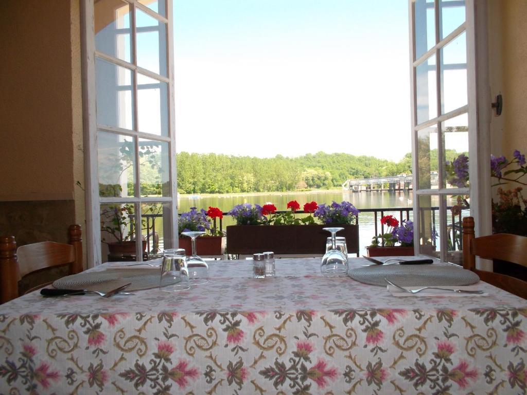 Le Barrage Hotel Mauzac-et-Grand-Castang Esterno foto