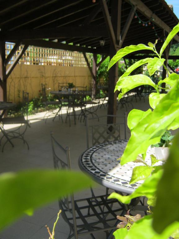 Le Barrage Hotel Mauzac-et-Grand-Castang Esterno foto